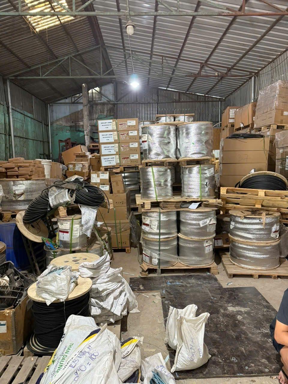 Kho xưởng vật tư thanh lý Toàn Thắng thu mua trọn gói